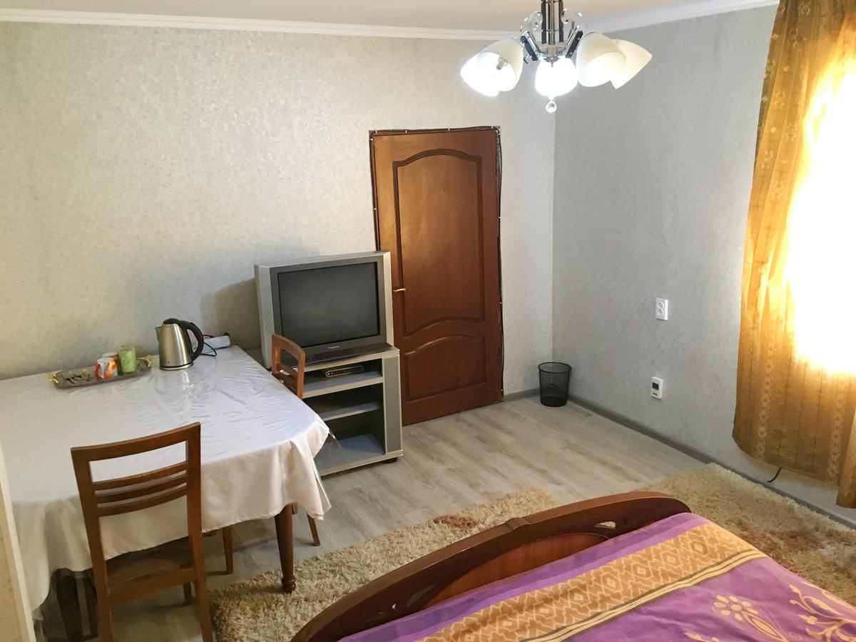 Holiday Hostel House Biskek Kültér fotó
