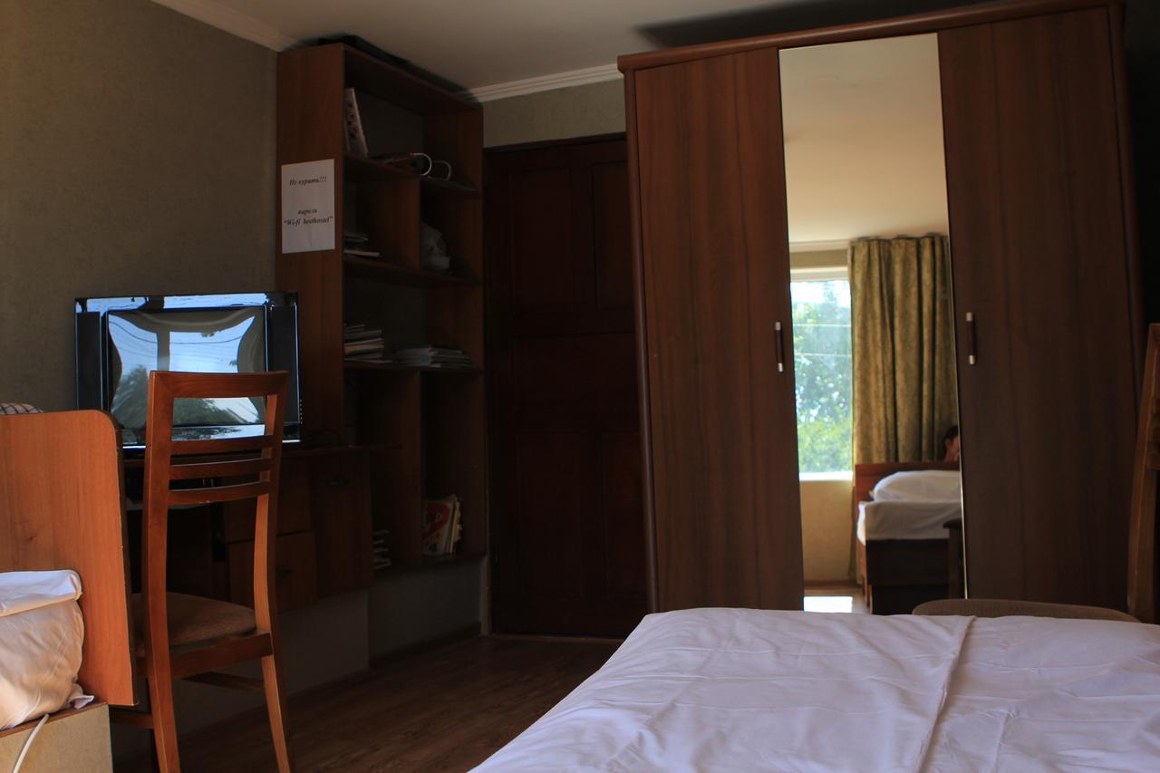 Holiday Hostel House Biskek Kültér fotó