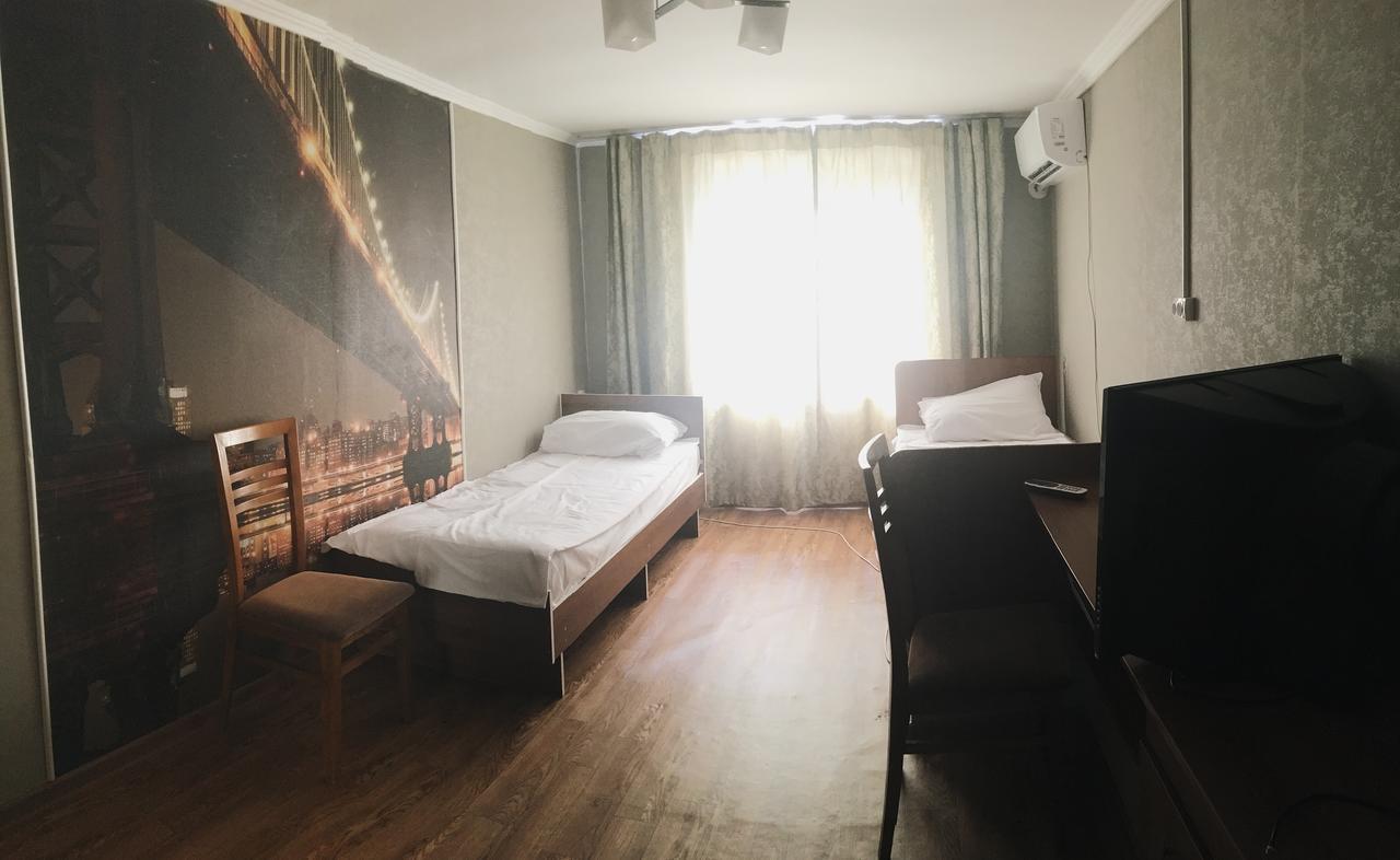 Holiday Hostel House Biskek Kültér fotó
