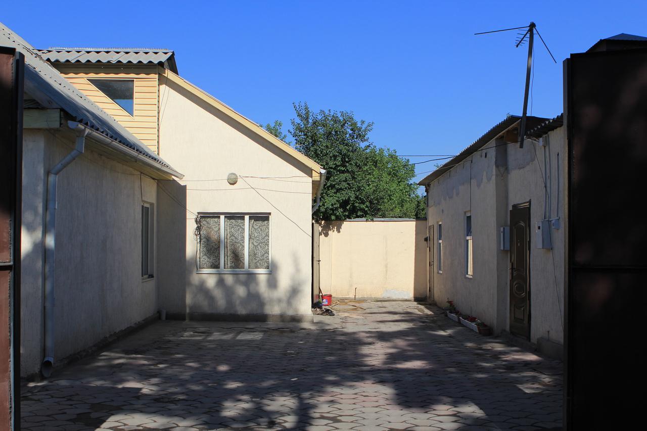 Holiday Hostel House Biskek Kültér fotó
