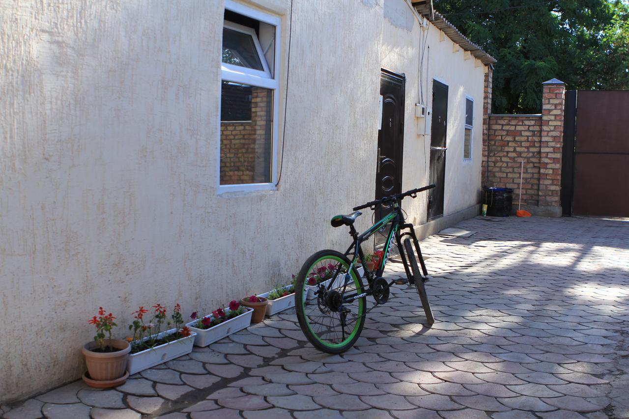 Holiday Hostel House Biskek Kültér fotó