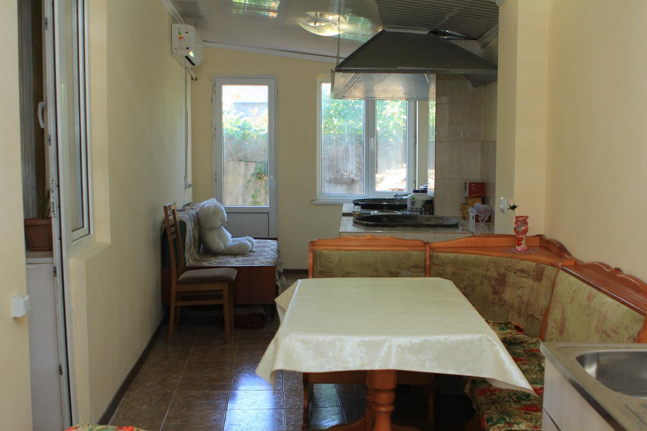 Holiday Hostel House Biskek Kültér fotó